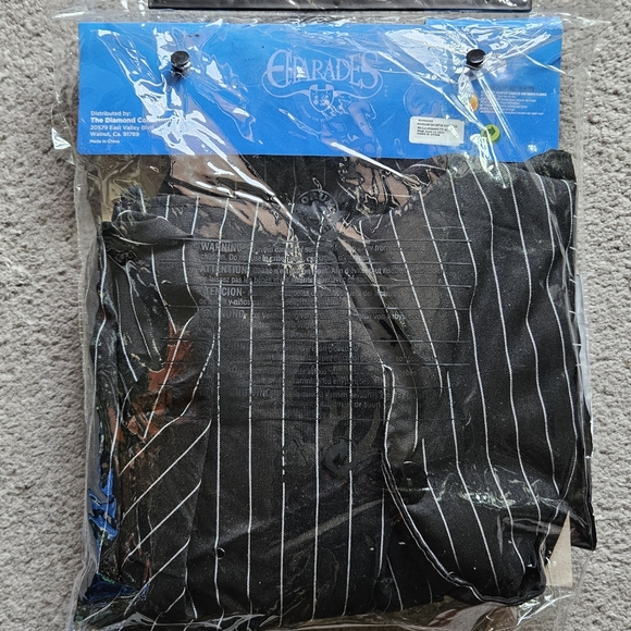 Womens Gangster pinstripe suit Halloween costume. Size 3x - Picture 2 of 3